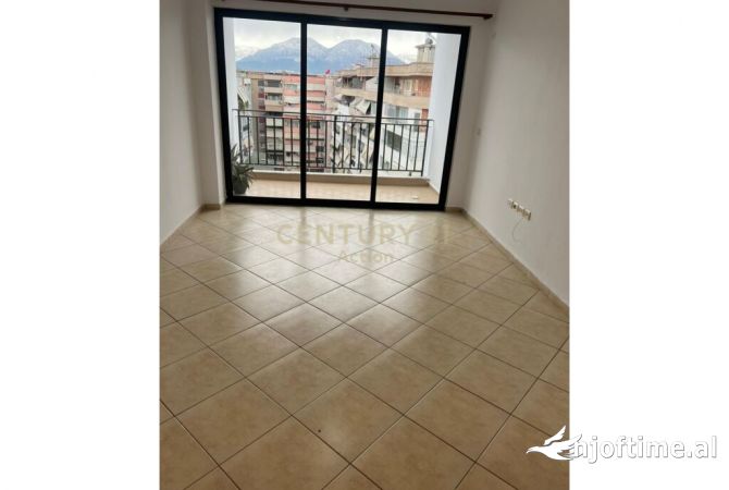 Shtepi me qera Apartament ne Tirane, 1+1, Mobilimi Pjeserisht e mobiluar, Pagesa 350  Euro.