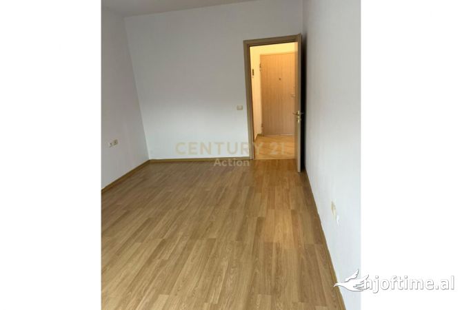 Shtepi me qera Apartament ne Tirane, 1+1, Mobilimi Pjeserisht e mobiluar, Pagesa 350  Euro.