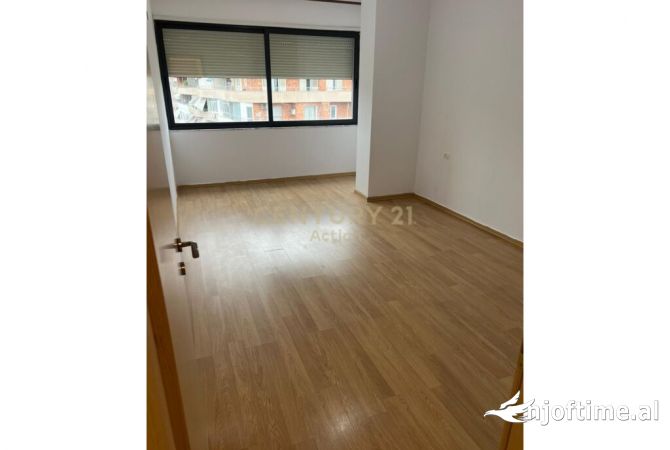 Shtepi me qera Apartament ne Tirane, 1+1, Mobilimi Pjeserisht e mobiluar, Pagesa 350  Euro.