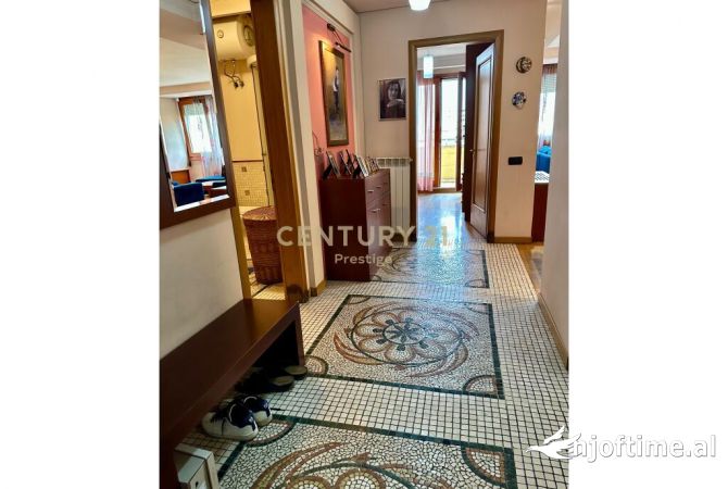 Shtepi me qera Apartament ne Tirane, 3+1, Mobilimi E mobiluar, Pagesa 1,300  Euro.