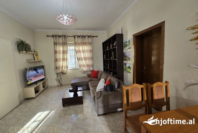 Shtepi me qera Shtepi Private ne Tirane, 3+1, Mobilimi E mobiluar, Pagesa 800  Euro.