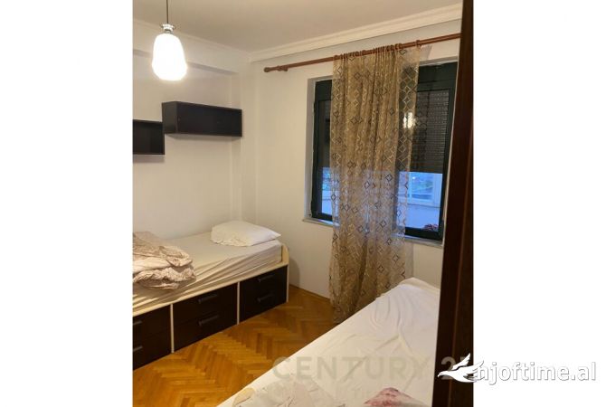 Shtepi me qera Apartament ne Tirane, 2+1, Mobilimi E mobiluar, Pagesa 700  Euro.