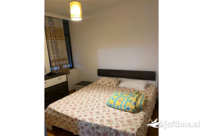 Shtepi me qera Apartament ne Tirane, 2+1, Mobilimi E mobiluar, Pagesa 700  Euro.