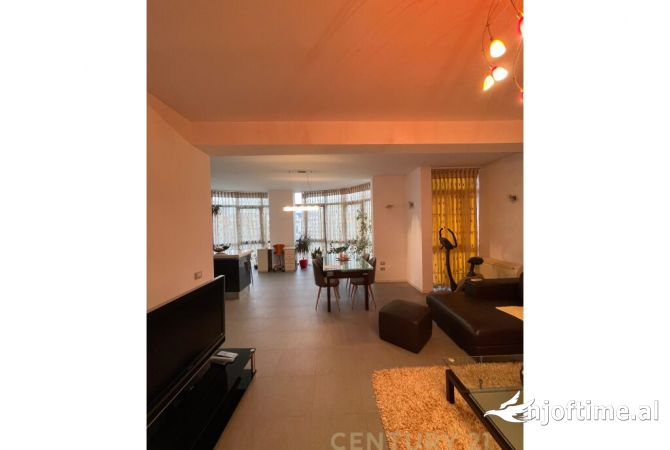 Apartament 3+1 per qira tek Usluga