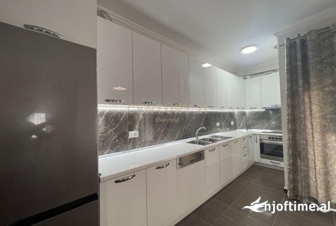 Shtepi me qera Apartament ne Tirane, 2+1, Mobilimi E mobiluar, Pagesa 1,000  Euro.