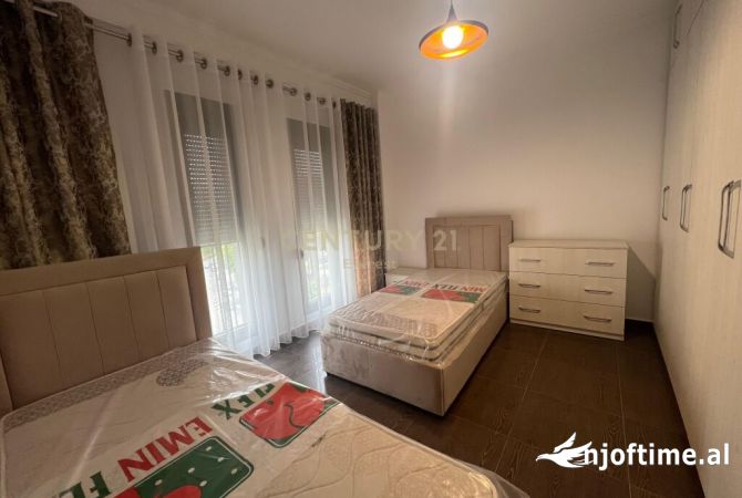 Shtepi me qera Apartament ne Tirane, 2+1, Mobilimi E mobiluar, Pagesa 1,000  Euro.