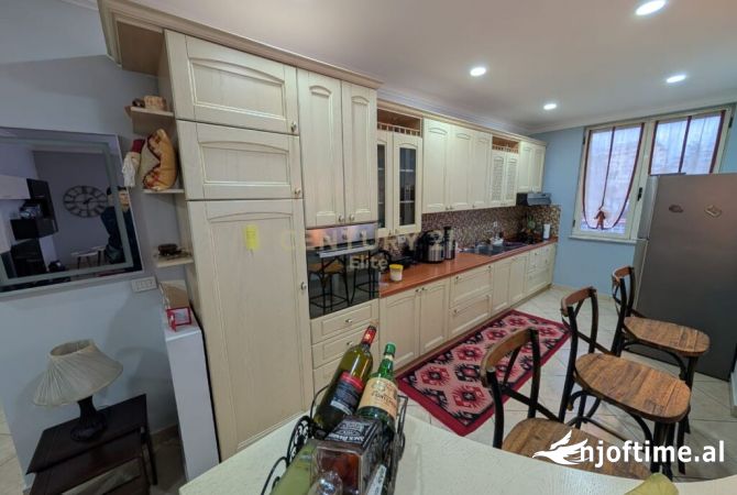 Shtepi me qera Apartament ne Tirane, 2+1, Mobilimi E mobiluar, Pagesa 800  Euro.