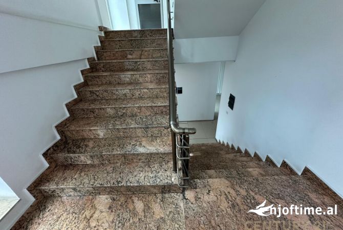 Ambient biznesi me qera 3+1 ne Tirane - 3,400 Euro