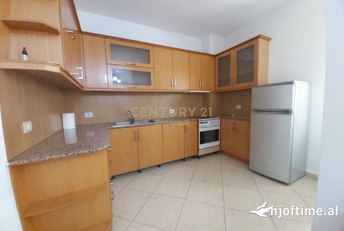 Shtepi me qera Apartament ne Tirane, 2+1, Mobilimi E mobiluar, Pagesa 500  Euro.