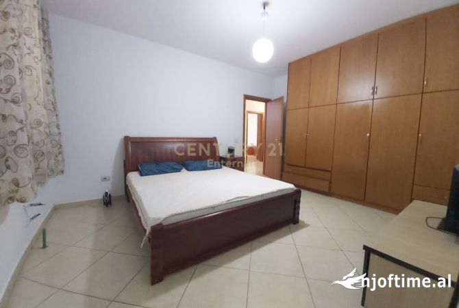 Shtepi me qera Apartament ne Tirane, 2+1, Mobilimi E mobiluar, Pagesa 500  Euro.