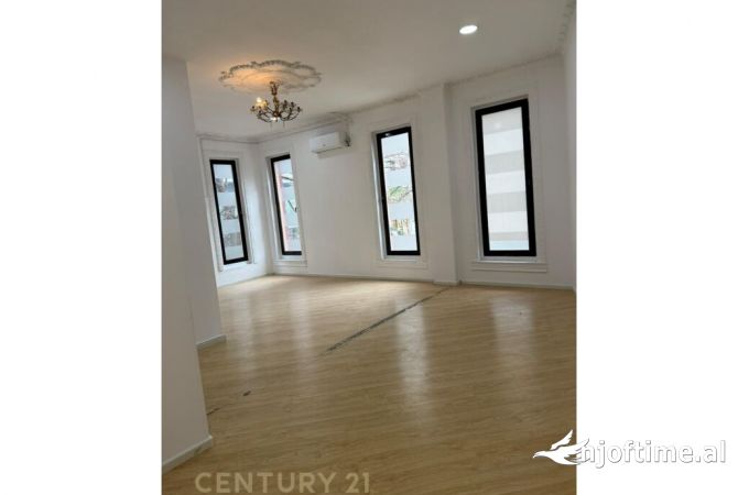 Ambient biznesi me qera 3+1 ne Tirane - 1,500 Euro