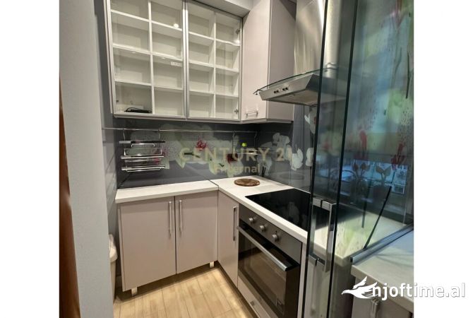 Shtepi me qera Apartament ne Tirane, 3+1, Mobilimi E mobiluar, Pagesa 2,500  Euro.