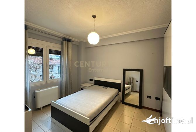 Shtepi me qera 3+1 ne Tirane - 2,500 Euro