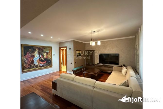 Shtepi me qera Apartament ne Tirane, 3+1, Mobilimi E mobiluar, Pagesa 2,500  Euro.