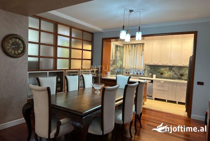 Shtepi me qera 3+1 ne Tirane - 2,500 Euro