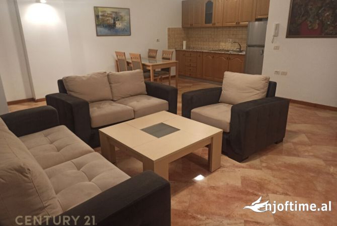 Shtepi me qera 3+1 ne Tirane - 1,300 Euro