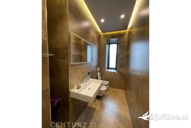 Shtepi me qera Apartament ne Tirane, 3+1, Mobilimi E mobiluar, Pagesa 1,200  Euro.