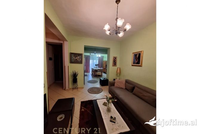 Shtepi me qera Apartament ne Tirane, 2+1, Mobilimi E mobiluar, Pagesa 500  Euro.