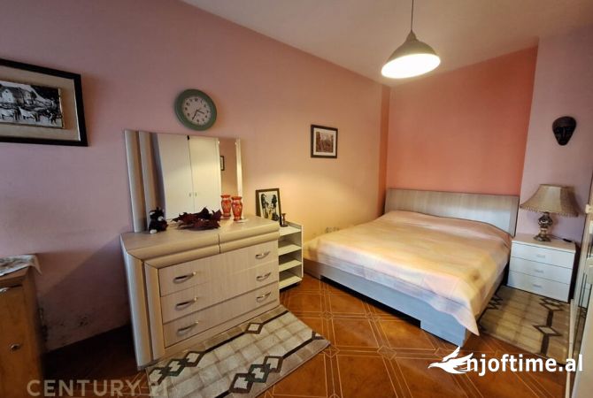 Shtepi me qera Apartament ne Tirane, 2+1, Mobilimi E mobiluar, Pagesa 500  Euro.