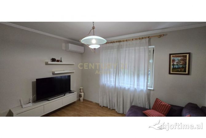JAPIM ME QIRA APARTAMENT 2+1,PRANE MOZAIKUT!