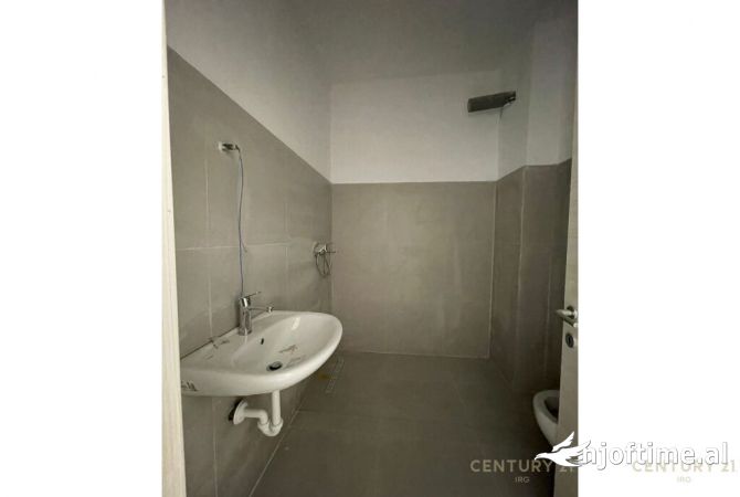 River Residence, Apartament 2+1+2 i Pershtatshem per Zyra!