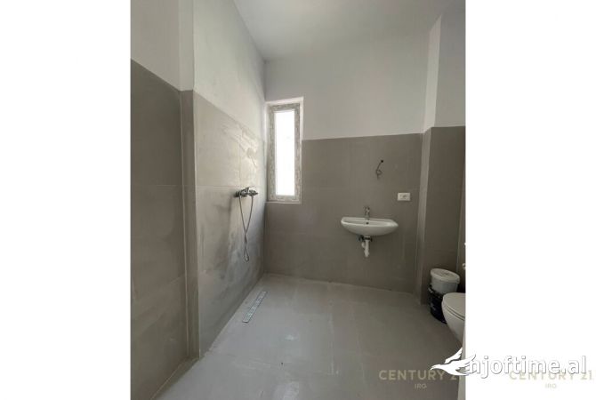 Ambient biznesi me qera 3+1 ne Tirane - 450 Euro