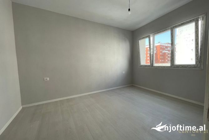 Ambient biznesi me qera 3+1 ne Tirane - 450 Euro