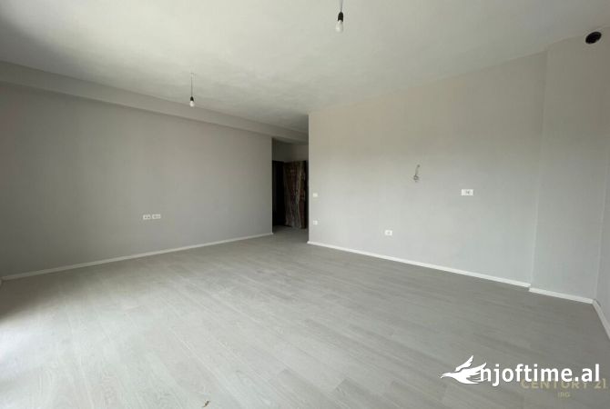 Ambient biznesi me qera 3+1 ne Tirane - 450 Euro