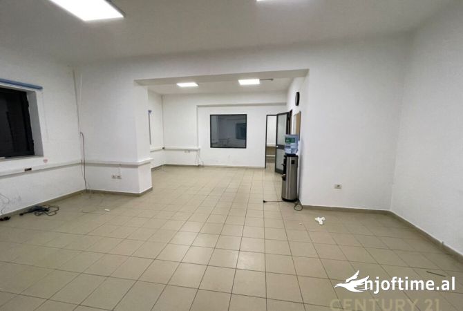 Ambient biznesi me qera 1+1 ne Tirane - 900 Euro