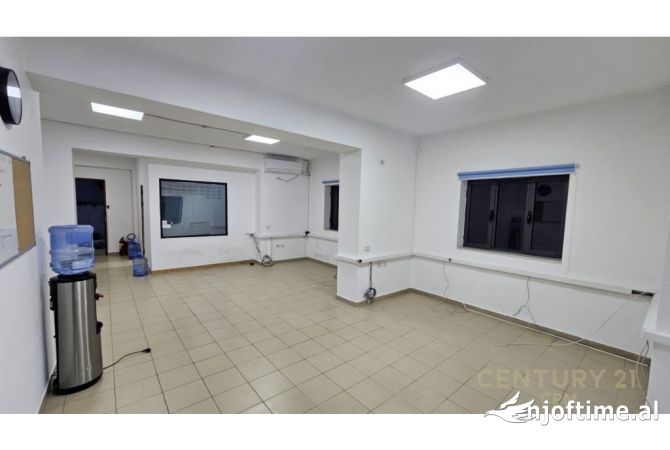 Ambient biznesi me qera 1+1 ne Tirane - 900 Euro