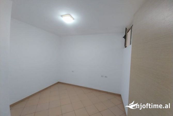 Ambjent biznesi me qera 