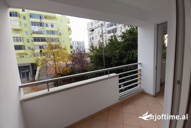 Ambient biznesi me qera 3+1 ne Tirane - 300 Euro