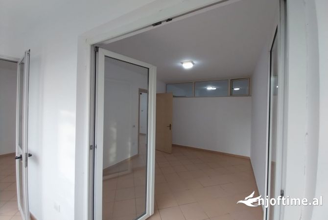 Ambjent biznesi me qera 