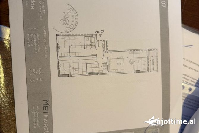 Shitet apartament 2+1+2 ne zonen e Paskuqanit.