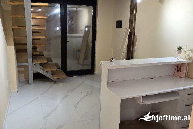 Ambient biznesi me qera 3+1 ne Tirane - 300 Euro