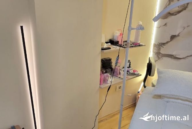Ambient biznesi me qera 3+1 ne Tirane - 300 Euro