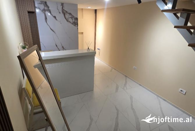 Ambient biznesi me qera 3+1 ne Tirane - 300 Euro