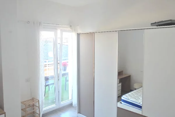 Shtepi me qera Apartament ne Tirane, 1+1, Mobilimi E mobiluar, Pagesa 300  Euro.