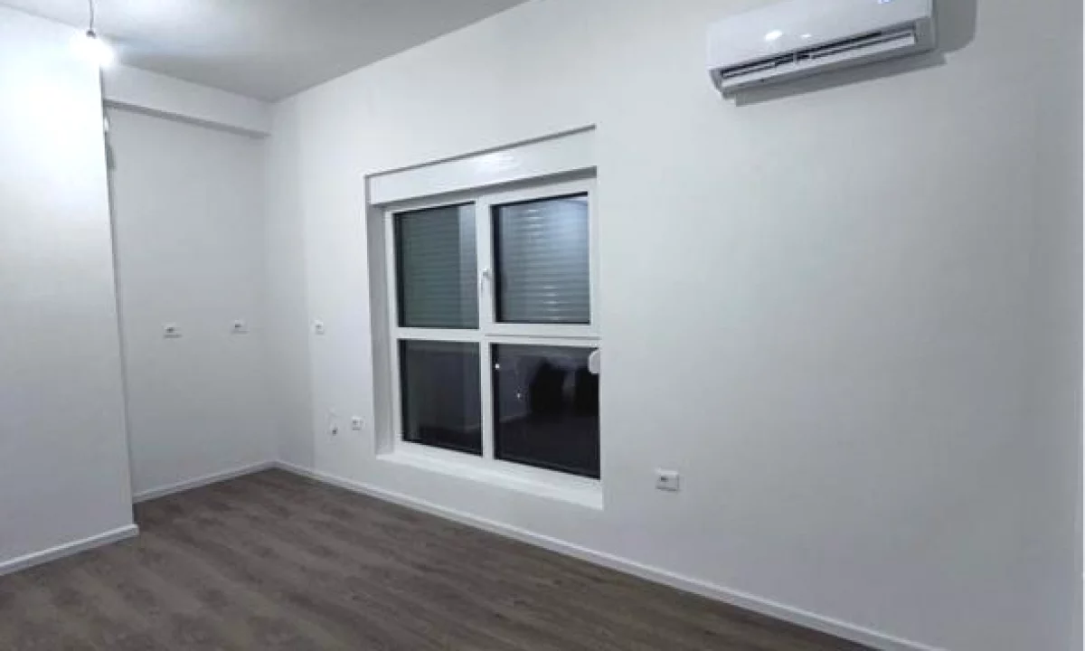 Shtepi me qera Apartament ne Tirane, 1+1, Mobilimi Pjeserisht e mobiluar, Pagesa 350  Euro.