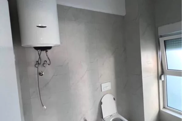 Shtepi me qera Apartament ne Tirane, 1+1, Mobilimi Pjeserisht e mobiluar, Pagesa 350  Euro.