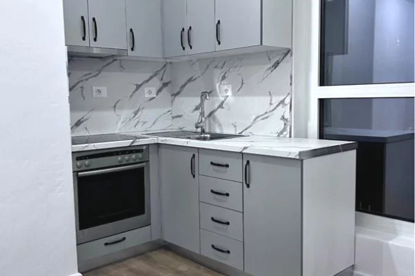 Shtepi me qera Apartament ne Tirane, 1+1, Mobilimi Pjeserisht e mobiluar, Pagesa 350  Euro.