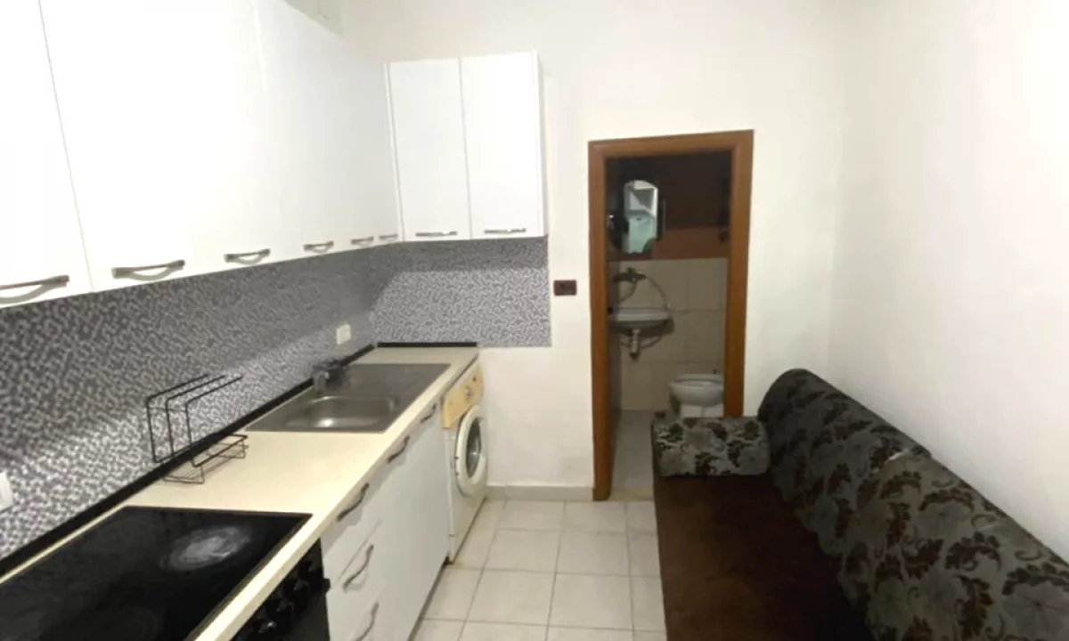 Shtepi me qera Apartament ne Tirane, 1+1, Mobilimi E mobiluar, Pagesa 27,000  Leke.