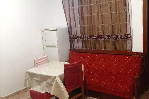 Shtepi me qera 1+1 ne Tirane - 25,000 Leke