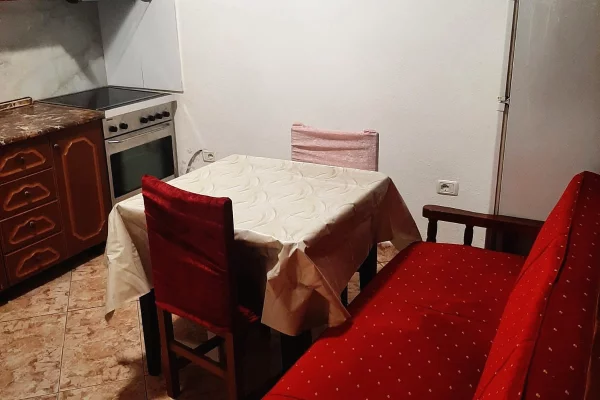 Shtepi me qera 1+1 ne Tirane - 25,000 Leke