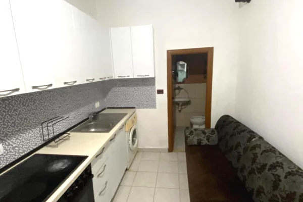 Shtepi me qera 1+1 ne Tirane - 25,000 Leke