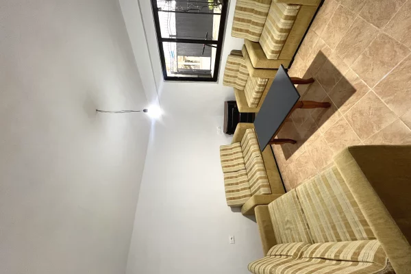 Shtepi me qera Apartament ne Tirane, 2+1, Mobilimi E mobiluar, Pagesa 40,000  Leke.