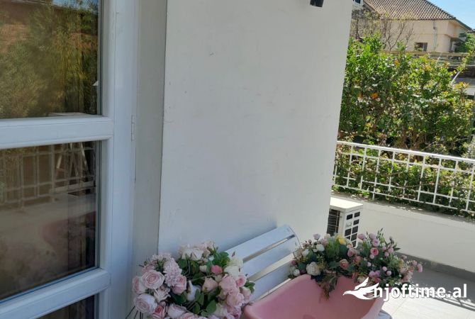 Shtepi ne shitje Shtepi Private ne Tirane, 7+1, Mobilimi E mobiluar, Pagesa 500,000  Euro.