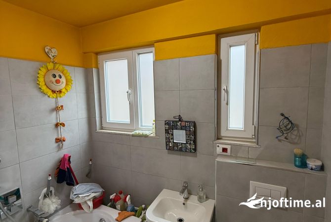 Shtepi ne shitje Apartament ne Tirane, 2+1, Mobilimi E mobiluar, Pagesa 140,000  Euro.