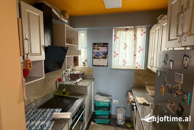 Shtepi ne shitje Apartament ne Tirane, 2+1, Mobilimi E mobiluar, Pagesa 140,000  Euro.