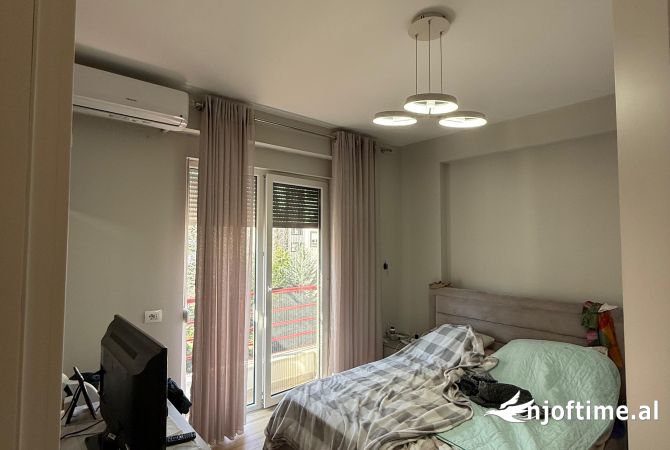 Shtepi ne shitje Apartament ne Tirane, 2+1, Mobilimi E mobiluar, Pagesa 230,000  Euro.